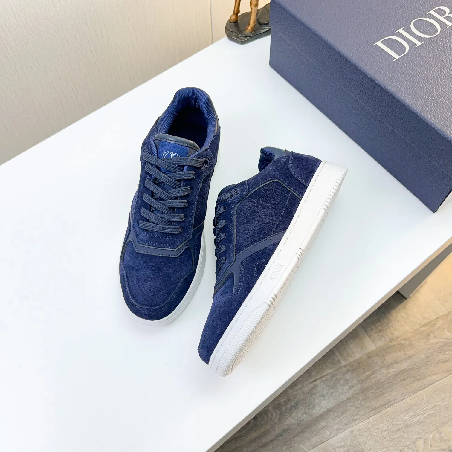 Men's Men's Shoes 💰400 [New] 🦩🦩Dior - Low-top sneakers 2025 spring men's collection new arrivals [Celebrate][Celebrate][Celebrate], reinterpret the basketball shoe design and become a classic Dior item [Strong][Strong][Strong], crafted in black and cream white smooth cowhide with beige suede, leather display on the side The CD logo, tongue, sole and back side are decorated with various distinctive details to enhance the style[666][666], while eyelet details, topstitching and rubber panels highlight the dynamic charm of its athletic style[strong][strong][strong]. It has a two-color rubber sole, which can be matched with various clothing to create a refined look. Size: 38 to 44 (45 can be customized